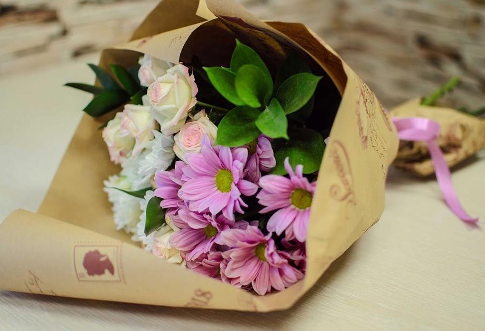 Букет цветов из: Розы и Хризантемы в Строителе