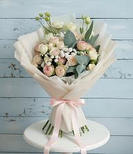 Букет цветов из:  Розы и Лизиантусы в Строителе