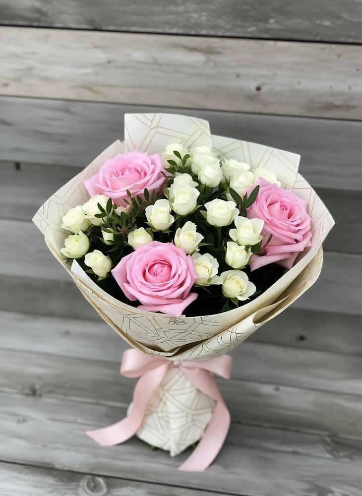 Букет цветов из: Розы в Строителе