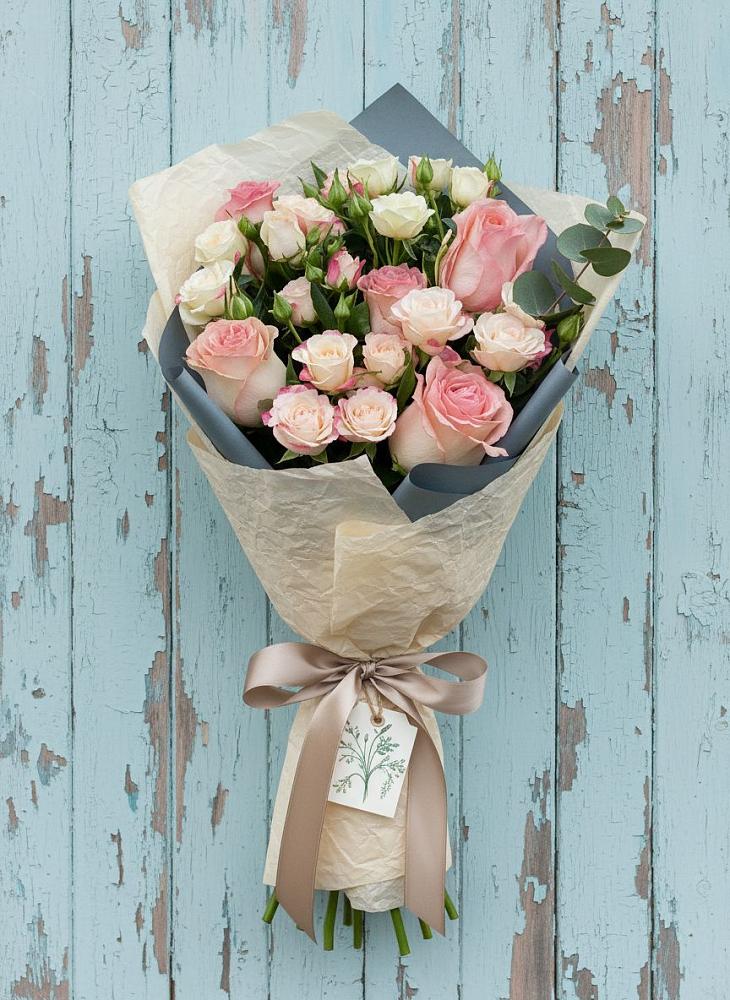 Букет цветов из: Розы в Строителе