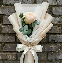 Букет цветов из:  Розы в Строителе