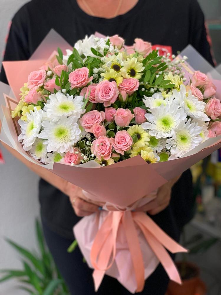 Букет цветов из: Розы и Хризантемы в Строителе