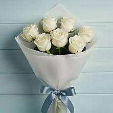 Букет 7 Белых роз Эдлесс Лав в Строителе
