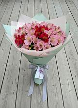 Букет цветов из:  Альстромерии в Строителе
