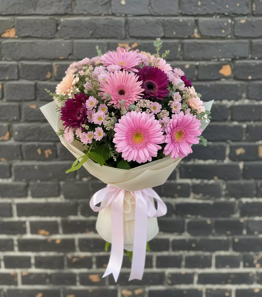 Букет цветов из: Герберы и Хризантемы в Строителе