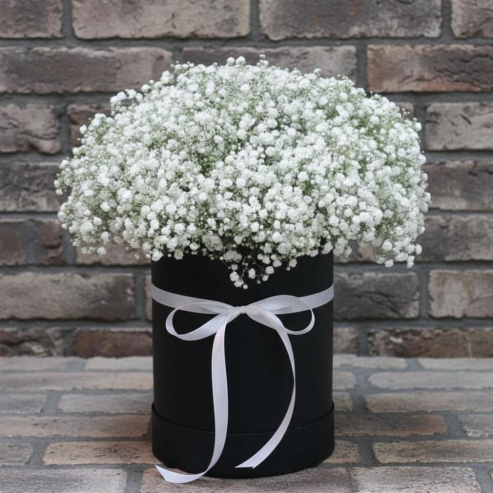 Цветочная композиция из Гипсофила в шляпной коробке в Строителе