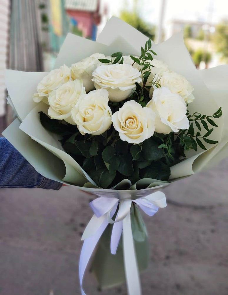 Букет Белые розы Проуд в Строителе