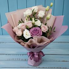 Букет цветов из:  Розы и Лизиантусы в Строителе