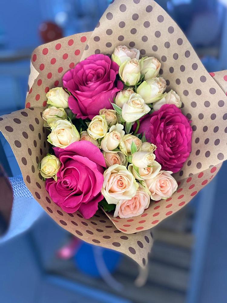 Букет цветов из: Розы в Строителе