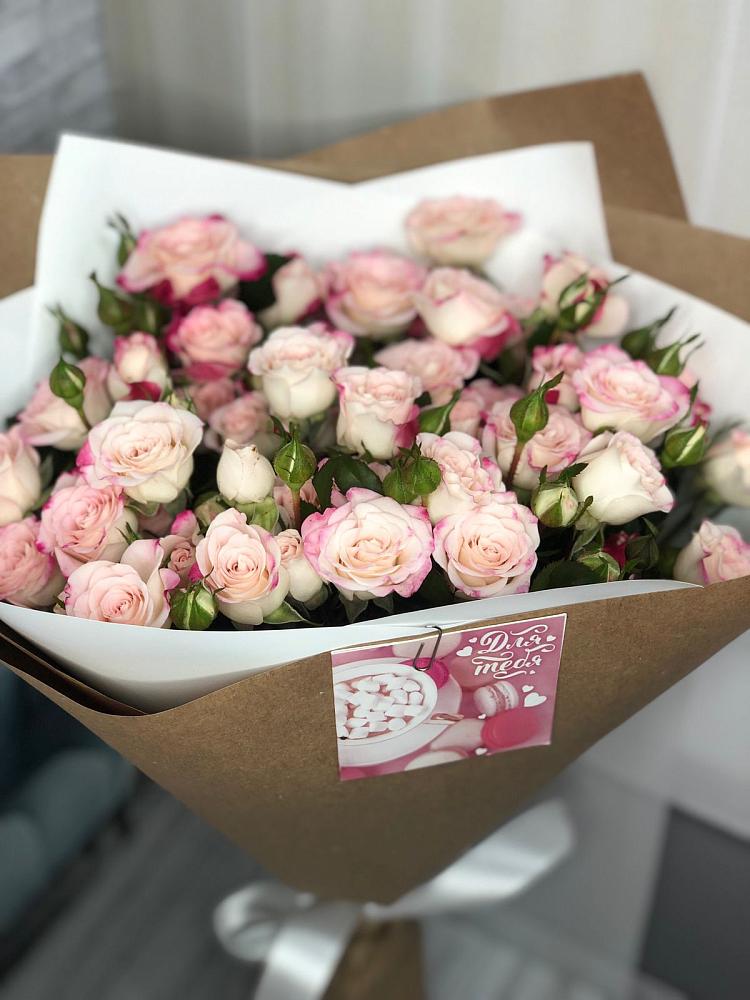 Букет цветов из: Розы в Строителе