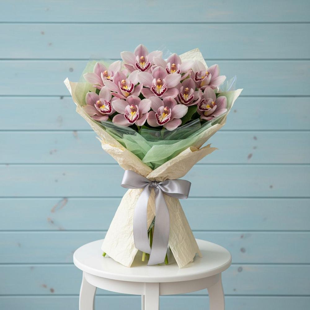 Букет цветов из: Орхидеи и Розы в Строителе