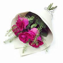 Букет цветов из:  Розы в Строителе