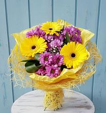Букет цветов из:  Хризантемы и Герберы в Строителе