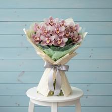 Букет цветов из:  Орхидеи и Розы в Строителе