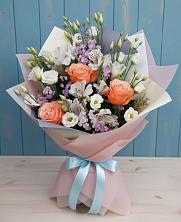 Букет цветов из:  Лизиантусы, Розы, Альстромерии и Гипсофила в Строителе