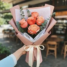 Букет цветов из:  Розы в Строителе