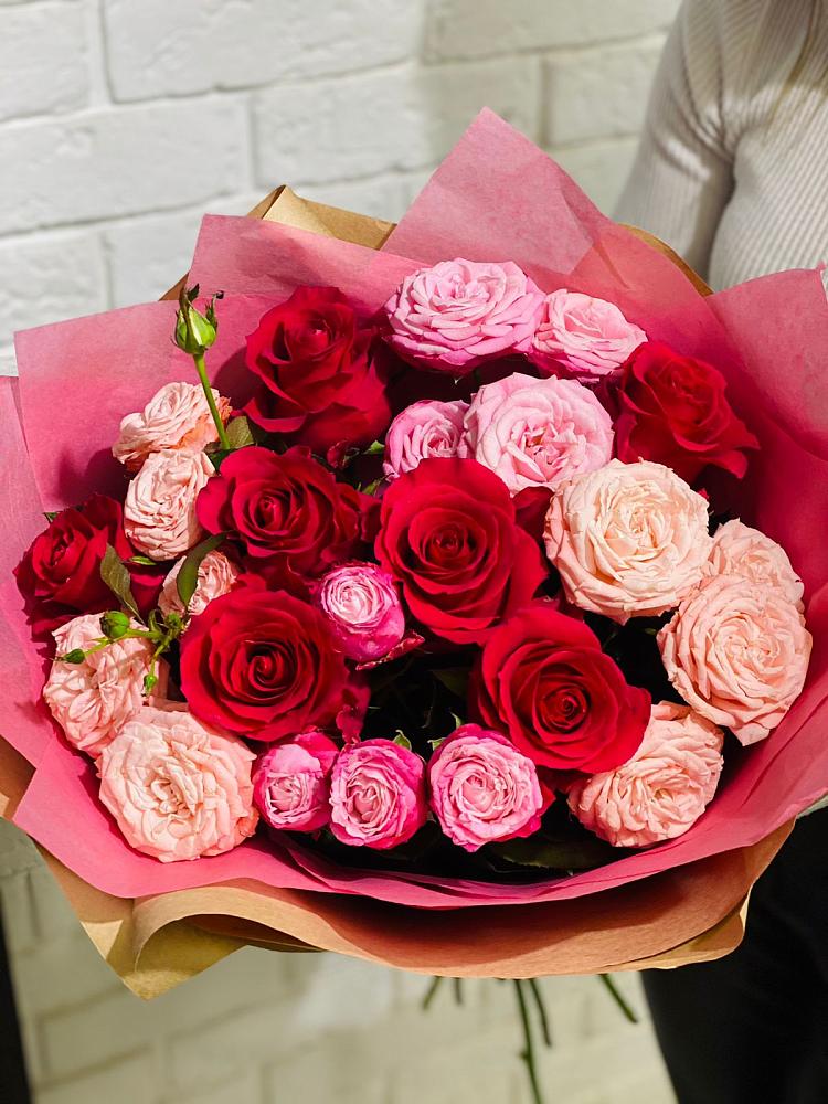 Букет цветов из: Розы в Строителе