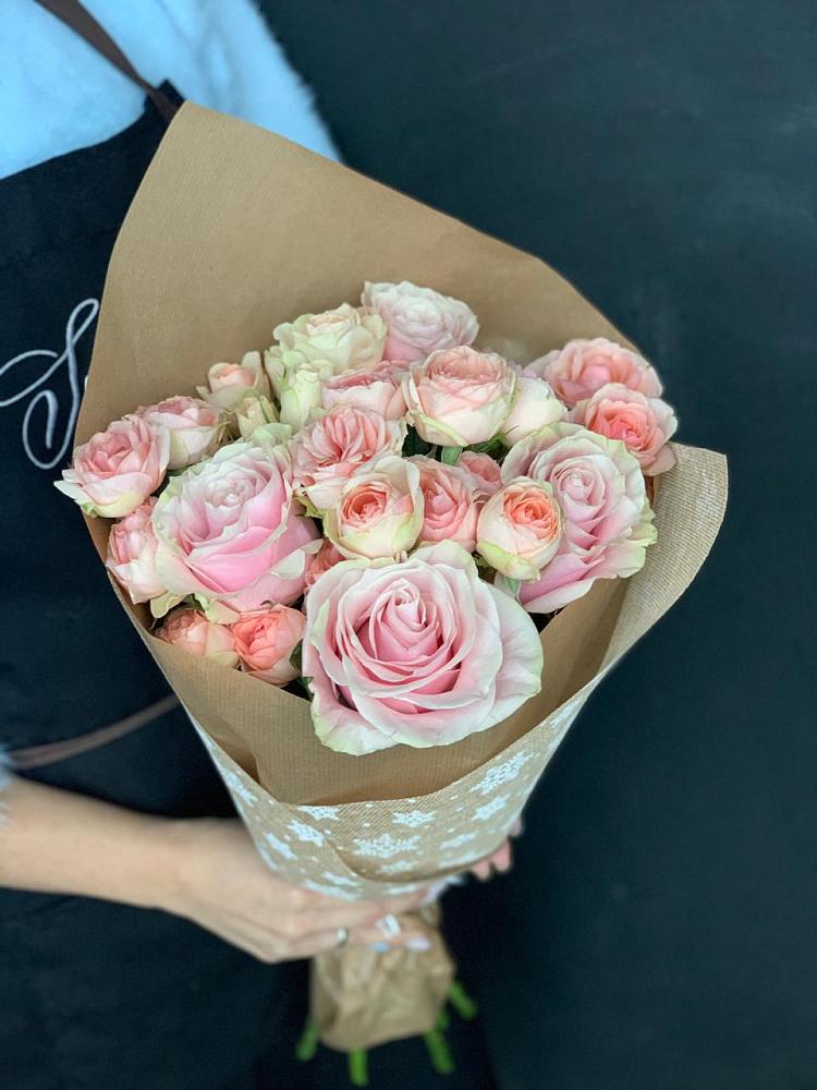 Букет цветов из: Хризантемы и Розы в Строителе