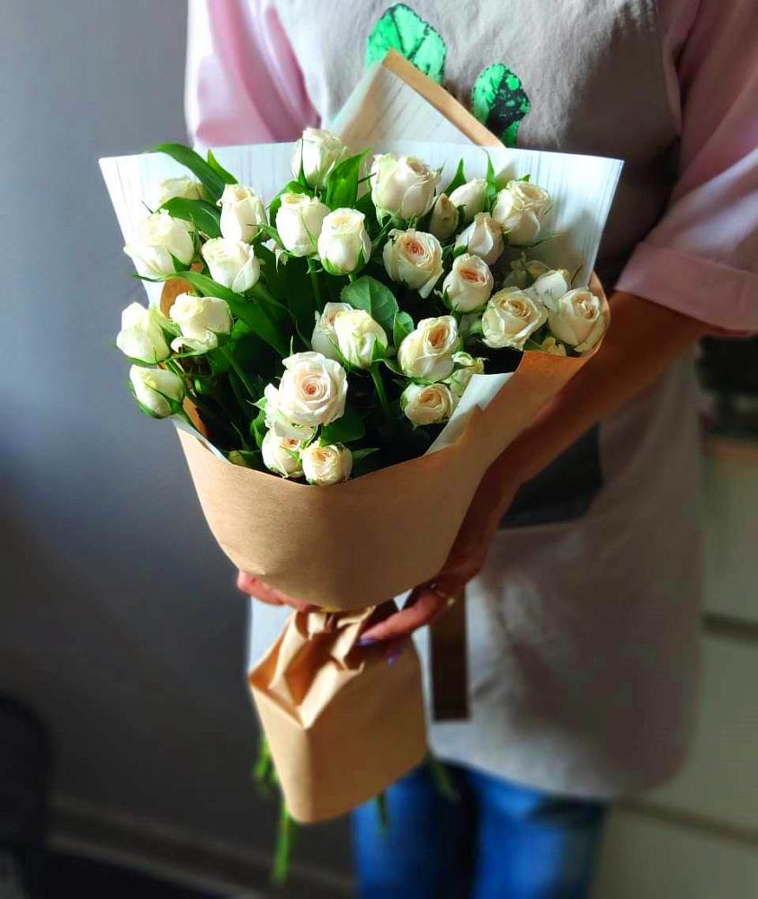 Букет цветов из: Розы в Строителе