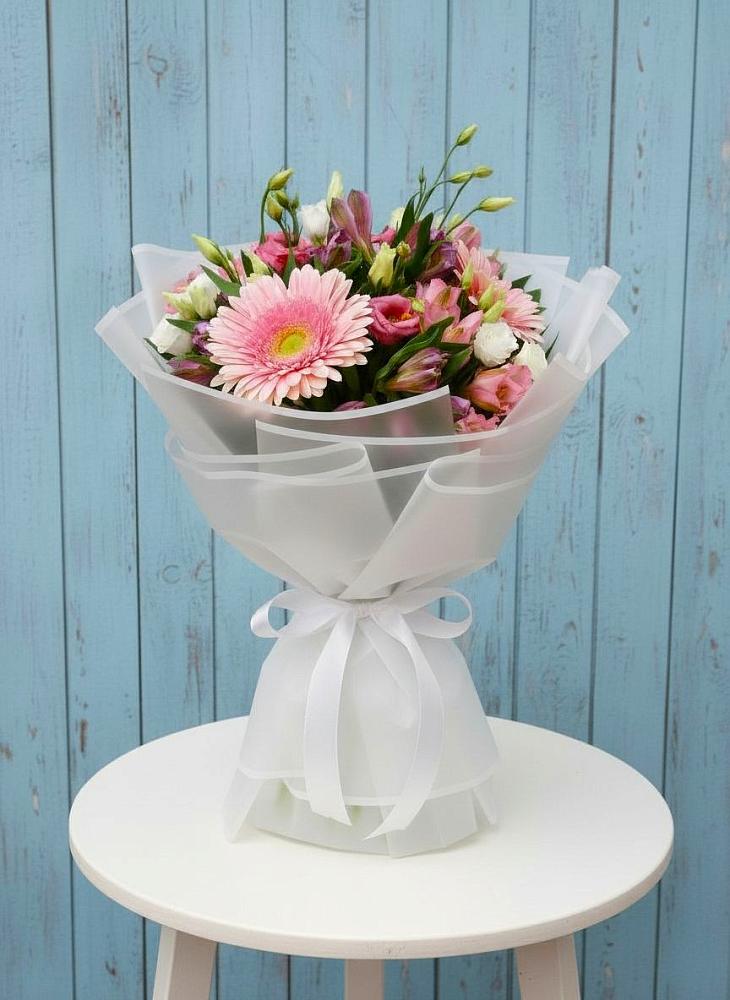 Букет цветов из: Герберы, Альстромерии и Лизиантусы в Строителе