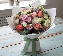 Букет цветов из:  Розы, Лизиантусы и Гвоздики в Строителе