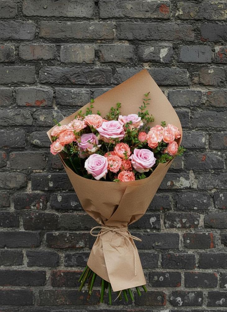 Букет цветов из: Розы в Строителе