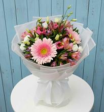 Букет цветов из:  Герберы, Альстромерии и Лизиантусы в Строителе