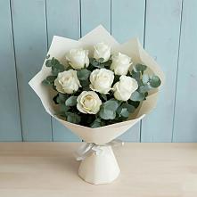Букет Белые розы в Эвкалипте в Строителе