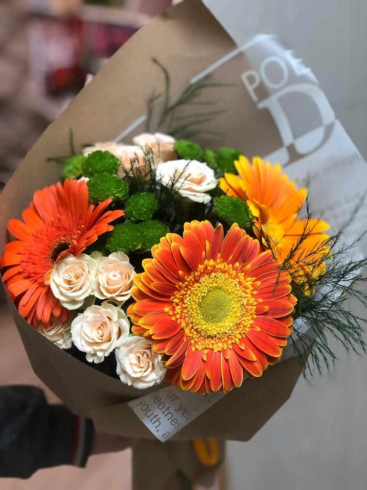 Букет цветов из: Герберы, Хризантемы и Розы в Строителе