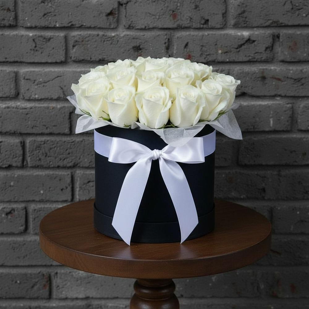 Цветочная композиция из Розы в шляпной коробке в Строителе