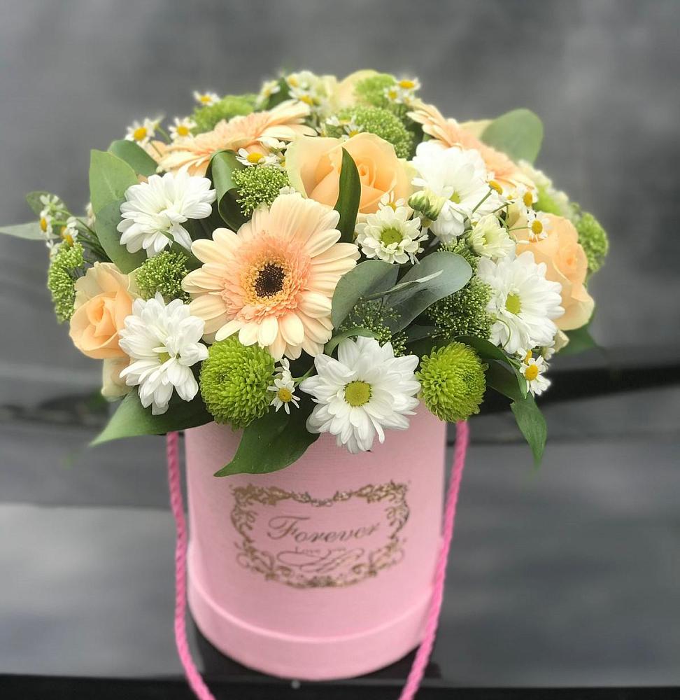 Цветочная композиция из Розы, Герберы и Хризантемы в шляпной коробке в Строителе