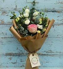 Букет цветов из:  Розы и Лизиантусы в Строителе