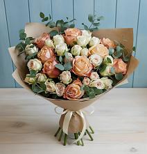 Букет цветов из:  Альстромерии и Розы в Строителе