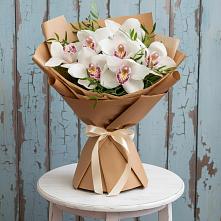Букет цветов из:  Орхидеи и Розы #REPLACE_PRED# Строителе